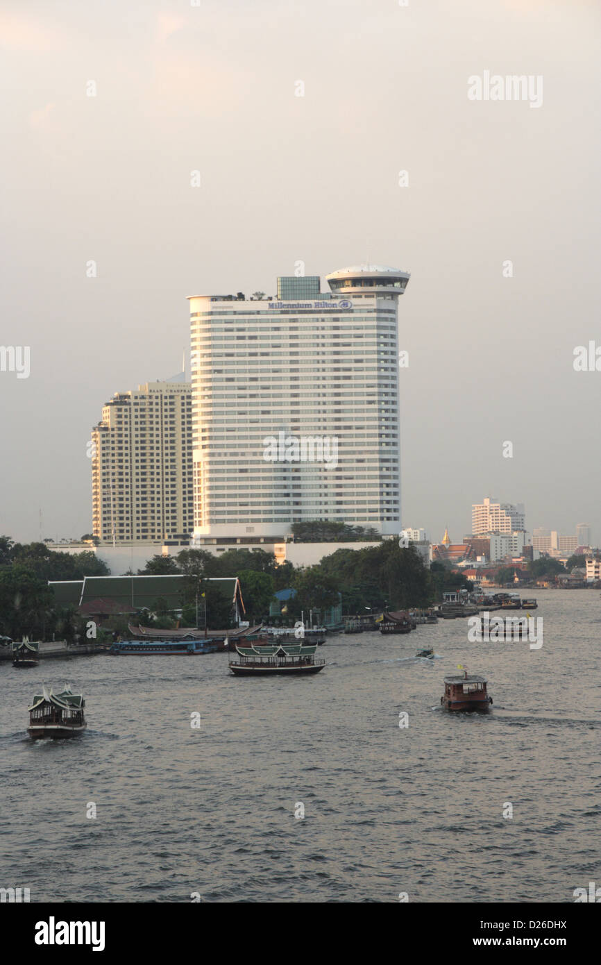 Hôtel Millennium Hilton à côté de la rivière Chao Phraya Bangkok , Thaïlande Banque D'Images