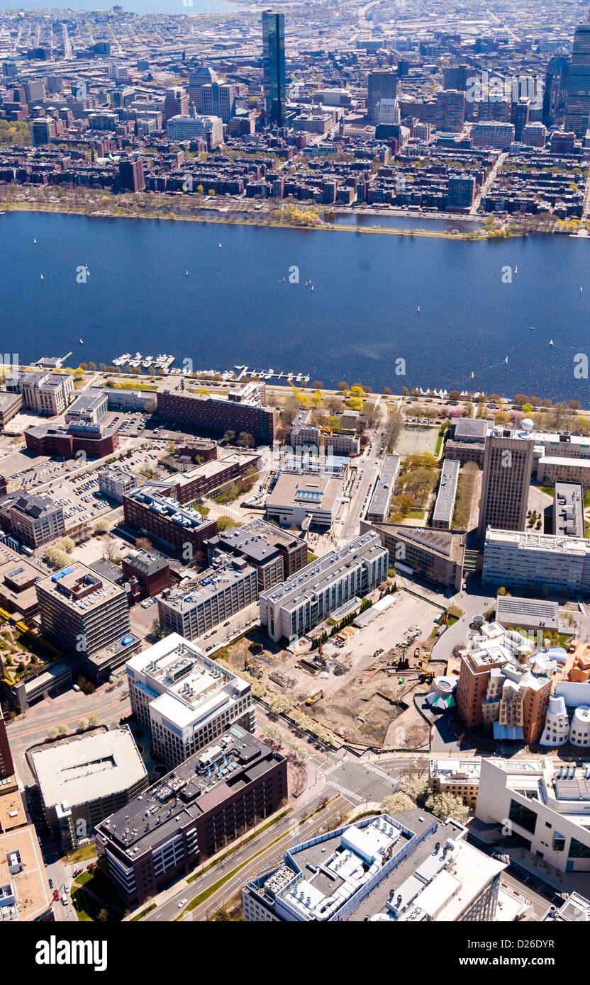 Vue aérienne du Massachusetts Institute of Technology, Cambridge's Kendall Square, et la Charles River Banque D'Images