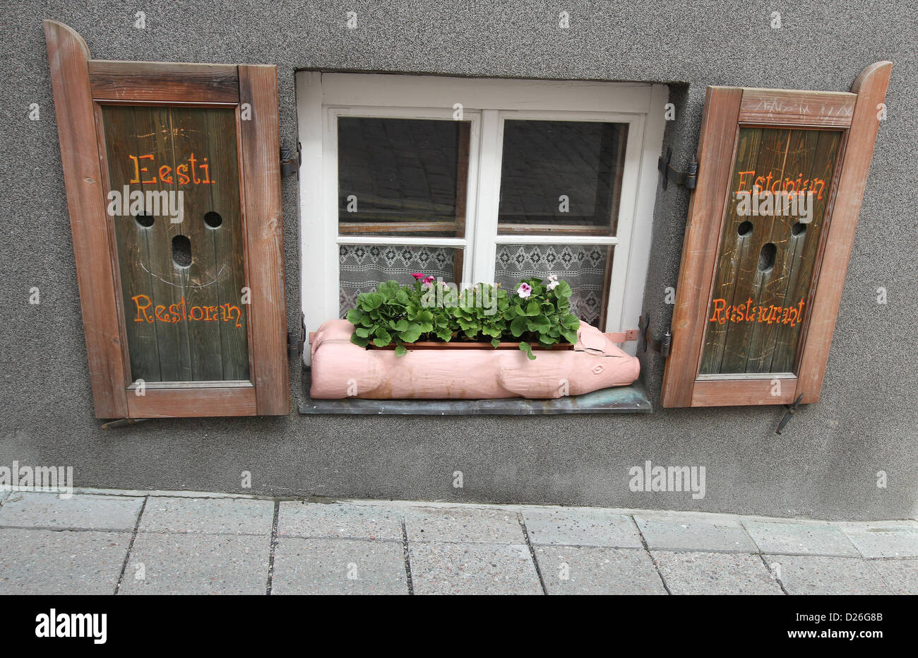 Fenêtre d'un restaurant à Tallinn Estonie Estonien Banque D'Images