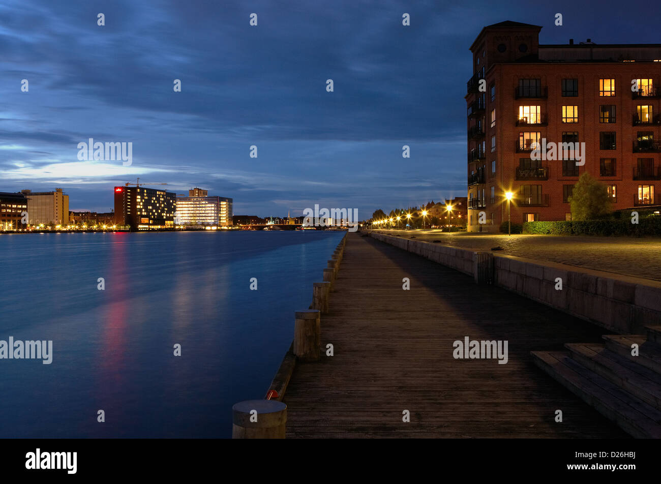 Copenhague, Danemark, vue sur le Syndhavnen soir éclairé Banque D'Images