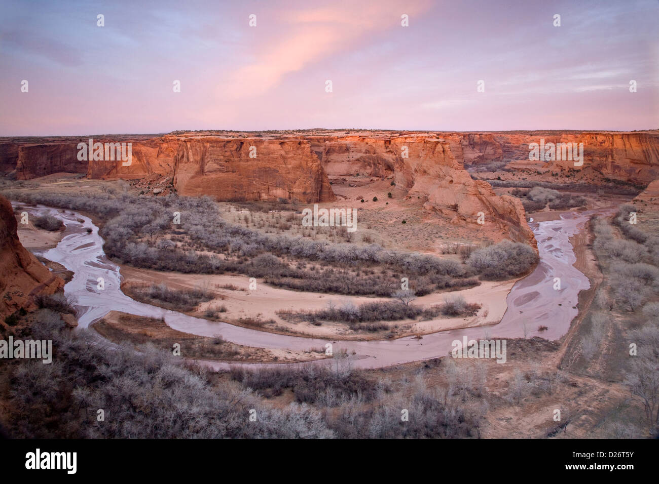 Coucher de soleil sur le Canyon de Chelly de Cameron donnent sur Banque D'Images