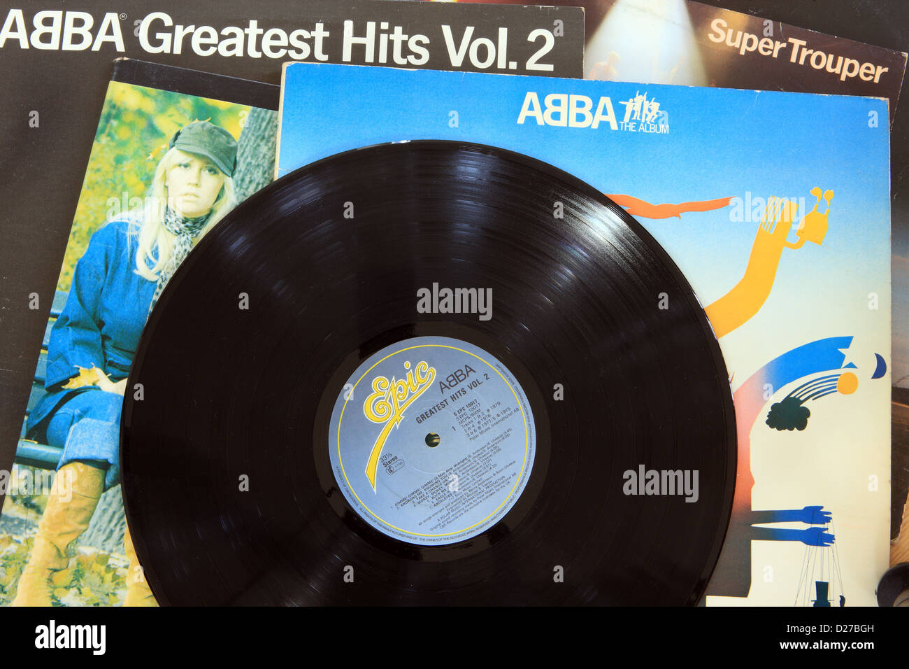 Abba LP's et d'un disque vinyle dans une pile Banque D'Images