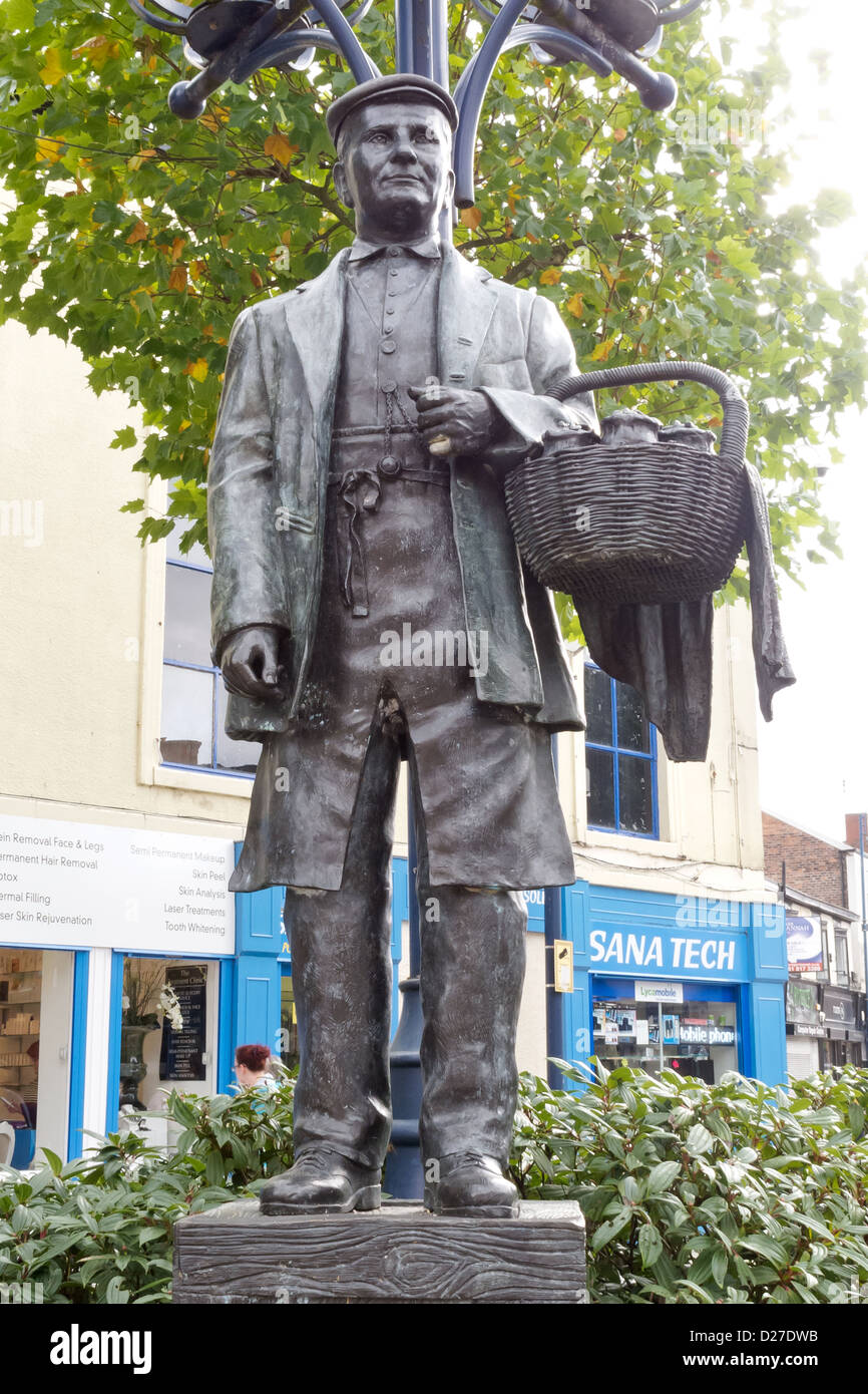 En vertu de l'Ashton Lyne Greater Manchester - statue de l'oncle John Banque D'Images