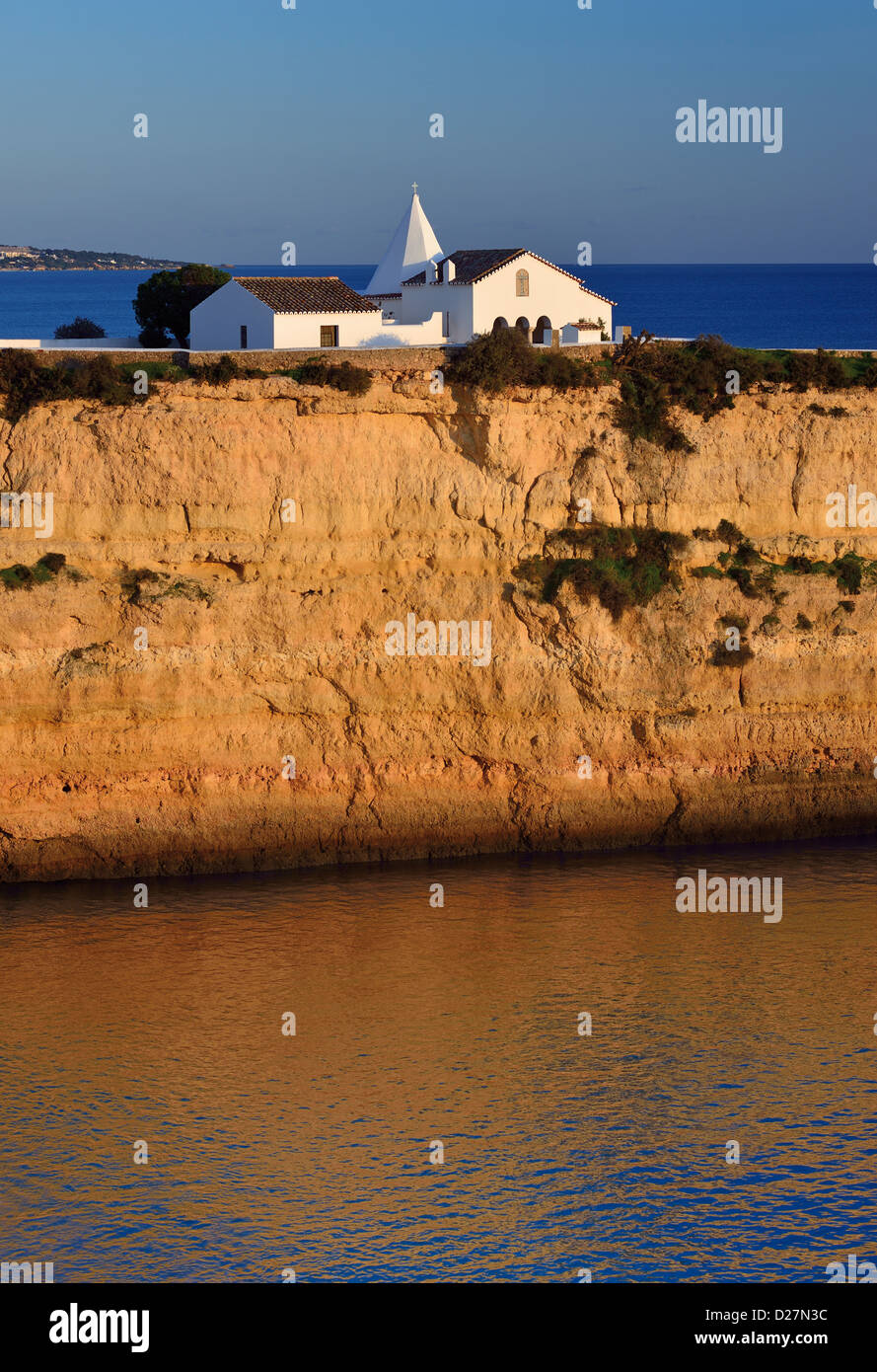 Le Portugal, l'Algarve : Cliff panorama de chapelle Nossa Senhora da Rocha Banque D'Images