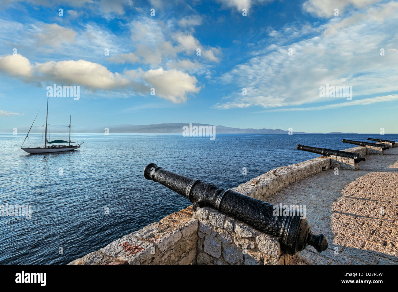Canons Hydra rappelle à l'histoire glorieuse de cette île Grecque Banque D'Images
