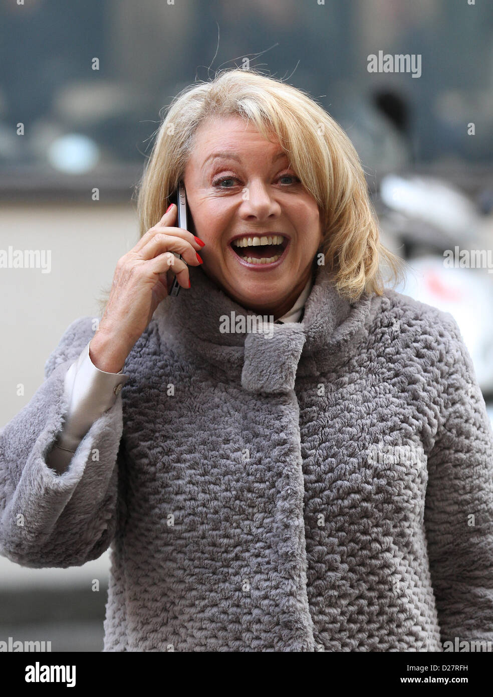 Londres, Royaume-Uni. 16 janvier 2013. L'actrice Elaine Paige vu en arrivant à la BBC Radio 2 studio. Banque D'Images