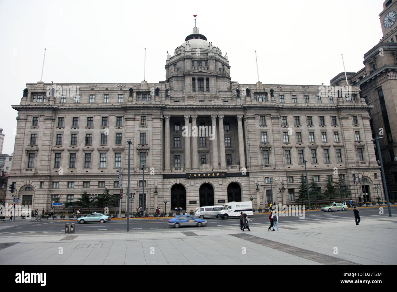 C'est une photo du célèbre front de mer de Shanghai avec tous ses vieux bâtiments de style colonial de banques et sociétés financières Banque D'Images