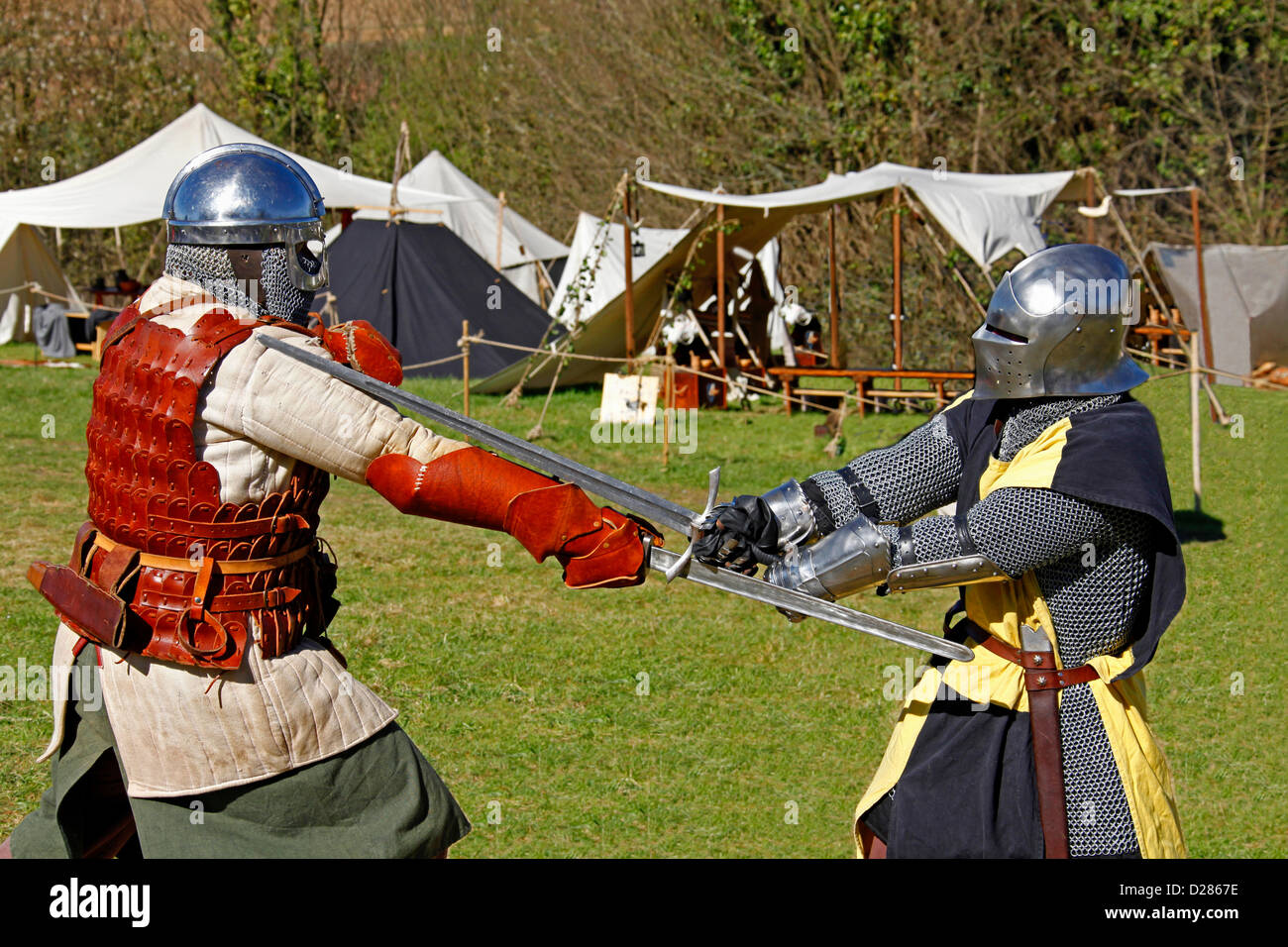 Deutschland/ Hessen - Ronneburg, Mittelalterlicher Ostermarkt, Schwertkämpfer, Ritter, Ritterspiele Schwertkampf beim Banque D'Images