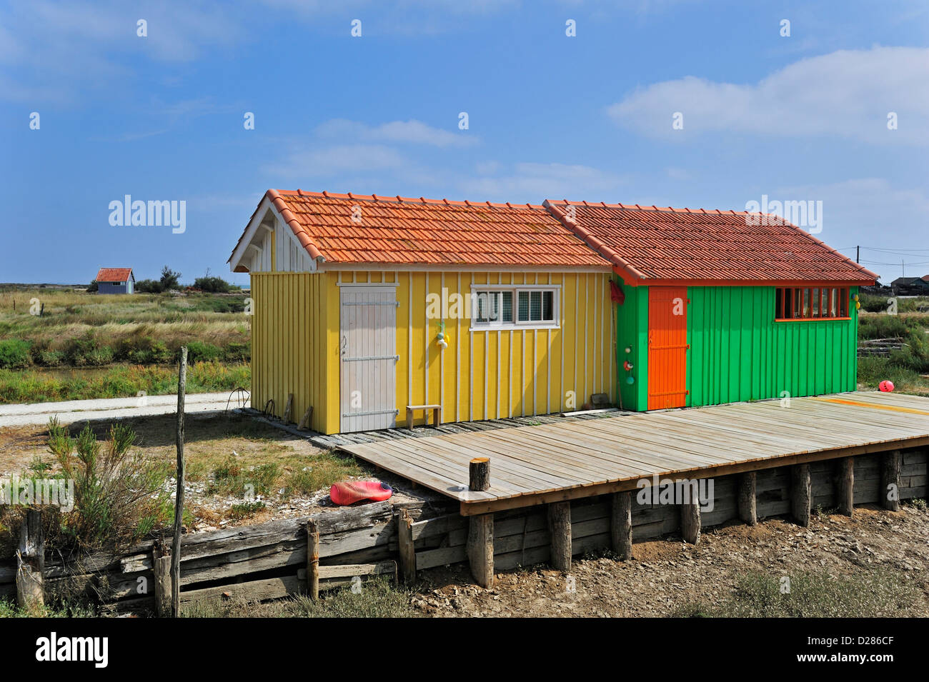 Cabines colorées d'oyster farm près de Dolus / Saint-Pierre-d'Oléron sur l'île Ile d'Oléron, Charente-Maritime, France Banque D'Images