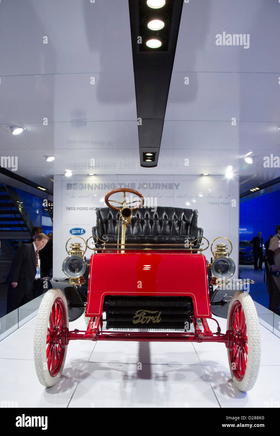 Detroit, Michigan - la plus ancienne Ford - un modèle Ford 1903 A - sur l'affichage à la North American International Auto Show. Banque D'Images
