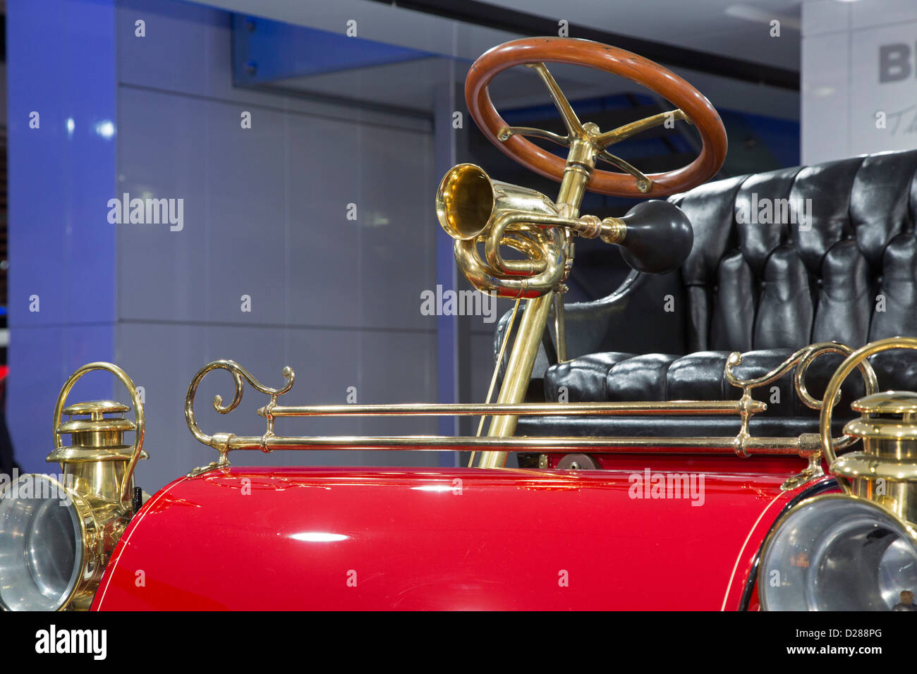 Detroit, Michigan - la plus ancienne Ford - un modèle Ford 1903 A - sur l'affichage à la North American International Auto Show. Banque D'Images