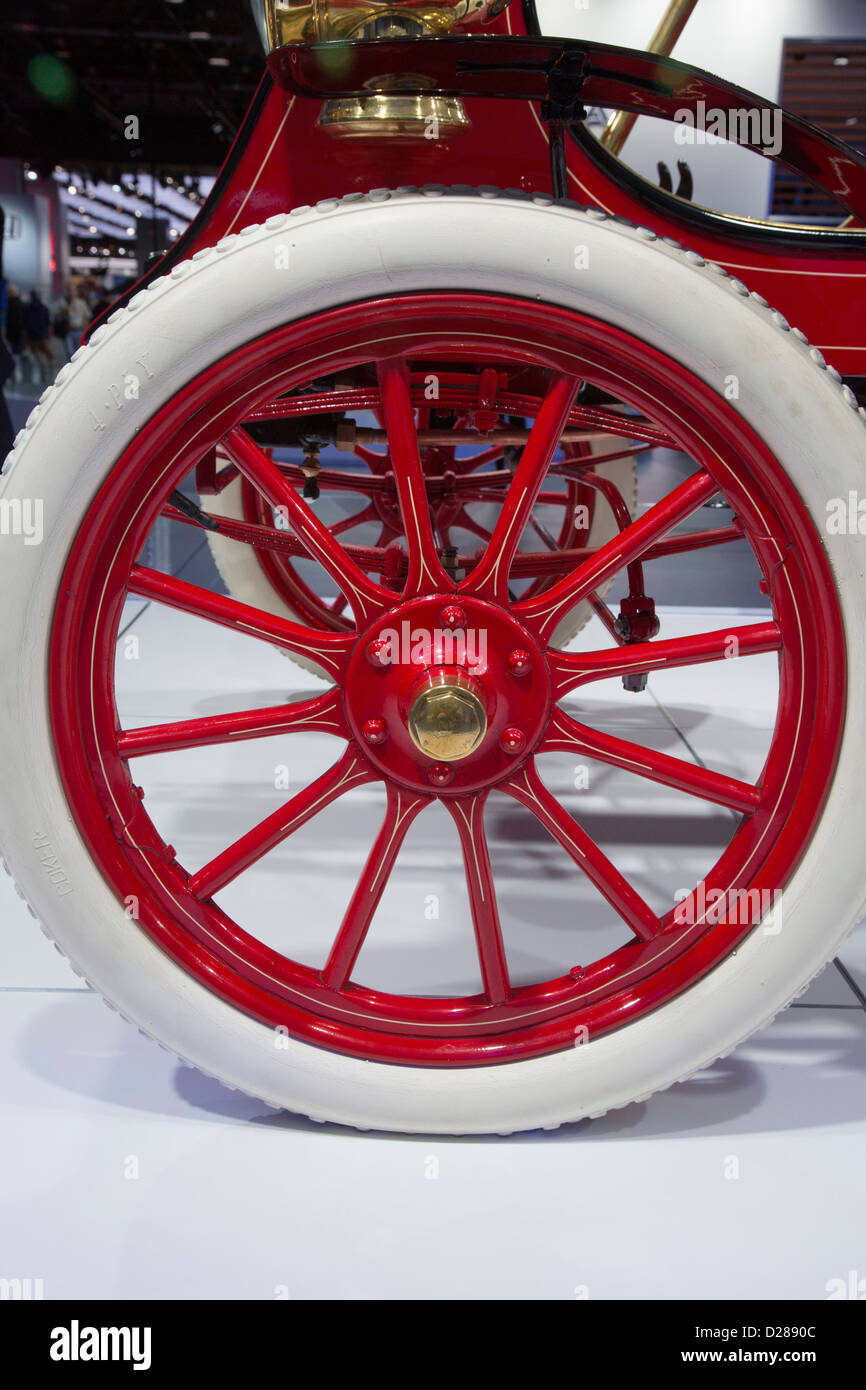 Detroit, Michigan - la plus ancienne Ford - un modèle Ford 1903 A - sur l'affichage à la North American International Auto Show. Banque D'Images