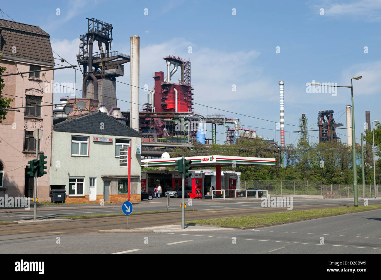 Duisburg, Allemagne, le paysage urbain avec le haut fourneau 8 de ThyssenKrupp Steel AG Banque D'Images