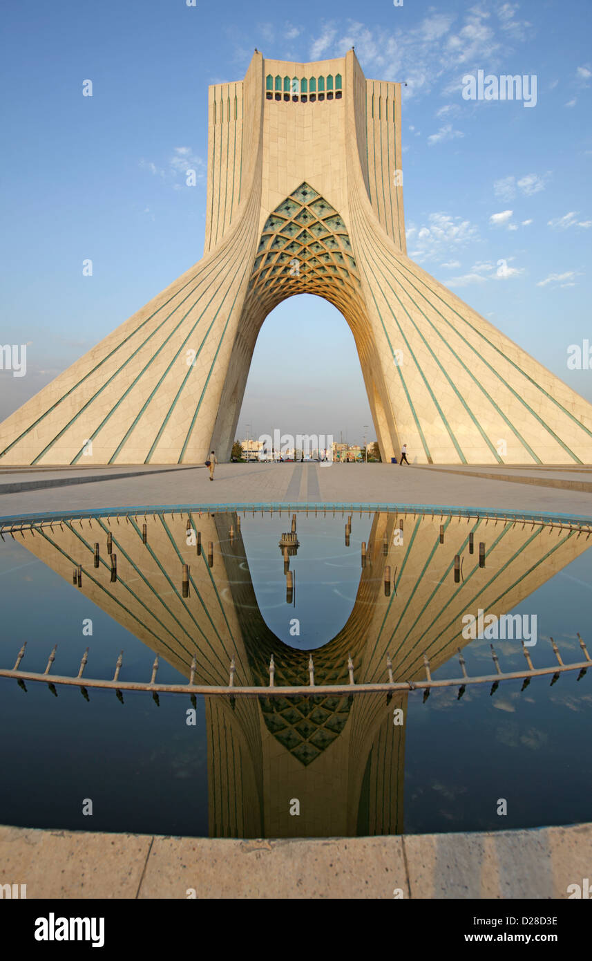 La tour Azadi, ou King Memorial Tower, Téhéran, Iran Banque D'Images