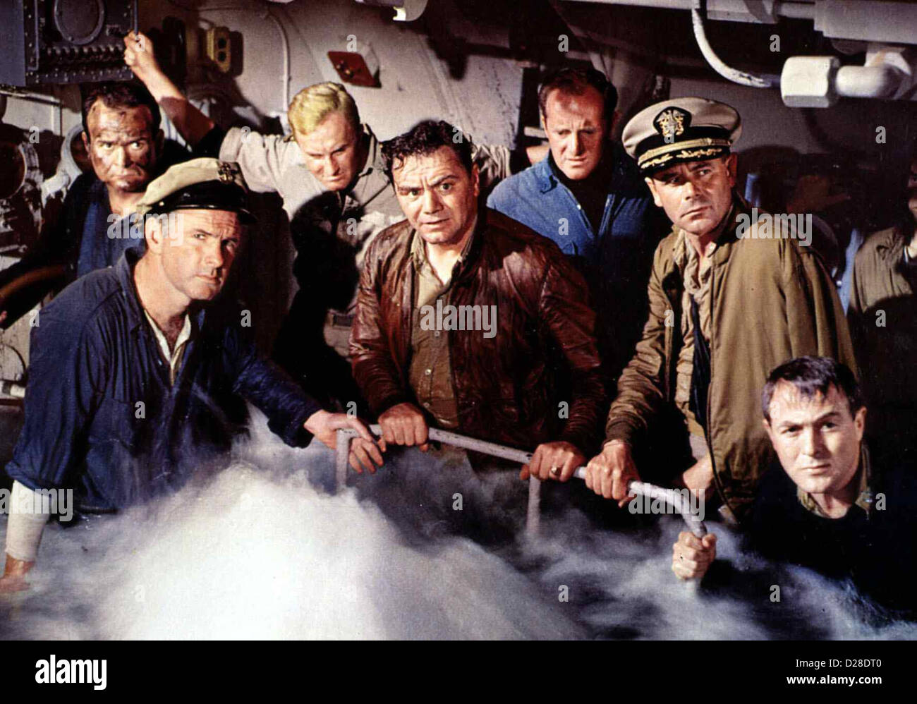 Torpedo Los ! Exécuter Ernest Bornine torpille, Glenn Ford Doyle (Glenn Ford,2vr) und Sloan (Ernest Bornine,m) Gelingt es, das Banque D'Images