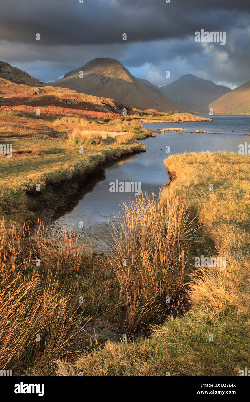 As de l'eau dans le Parc National de Lake District capturé peu avant le coucher du soleil de la Côte-Nord. Banque D'Images As de l'eau dans le Parc National de Lake District capturé peu avant le coucher du soleil de la Côte-Nord. Banque D'Images