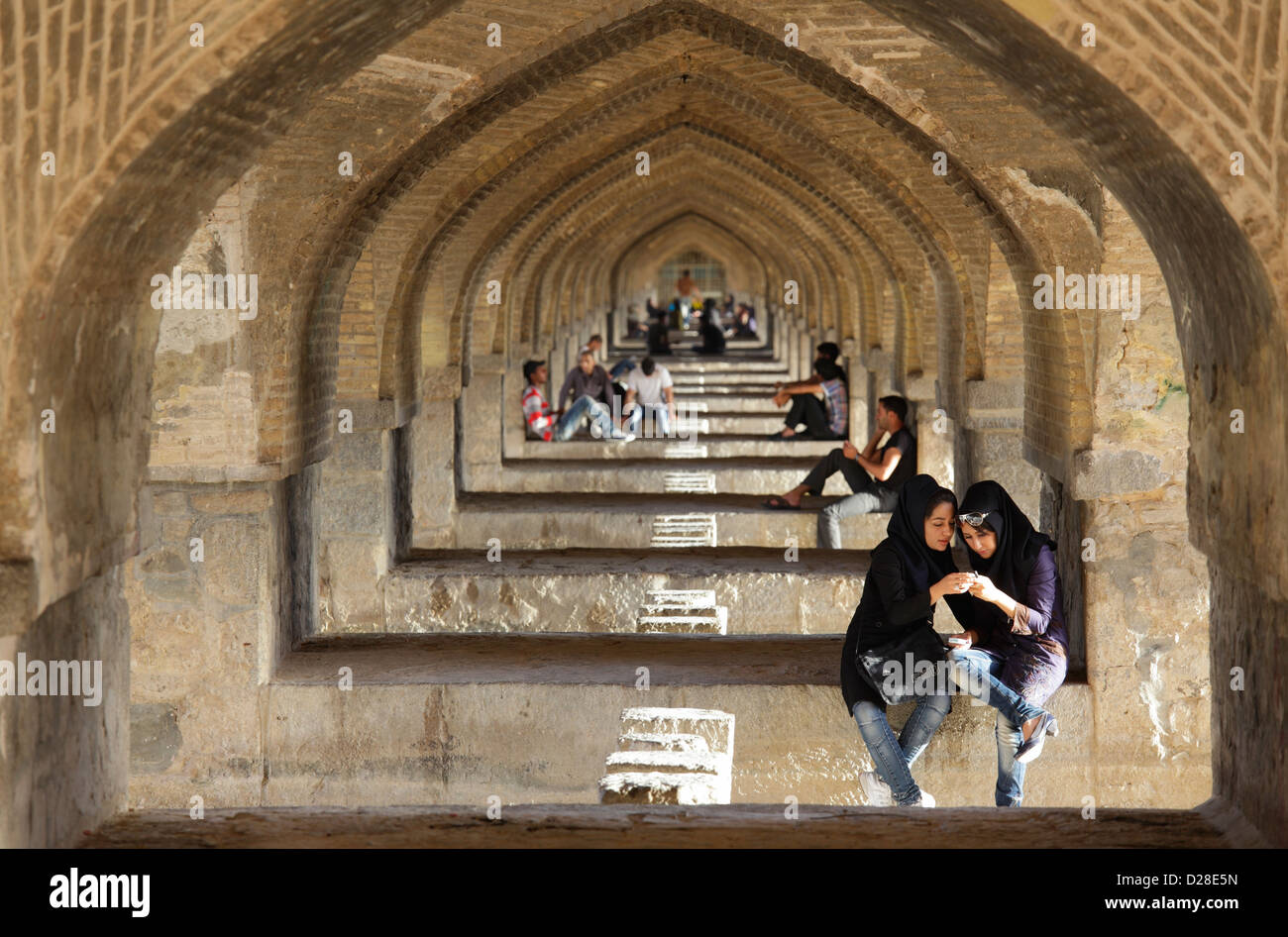 Arches de Si-O-se Pol, pont ou pont de 33 arches, Isfahan, Iran Banque D'Images