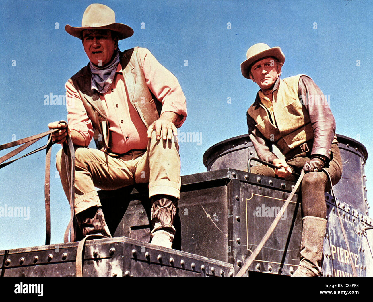 Die Gewaltigen Chariot de guerre, John Wayne, Kirk Douglas Der Ueberfall auf die ist. geglueckt Postkutsche Jackson (John Wayne,l) Banque D'Images