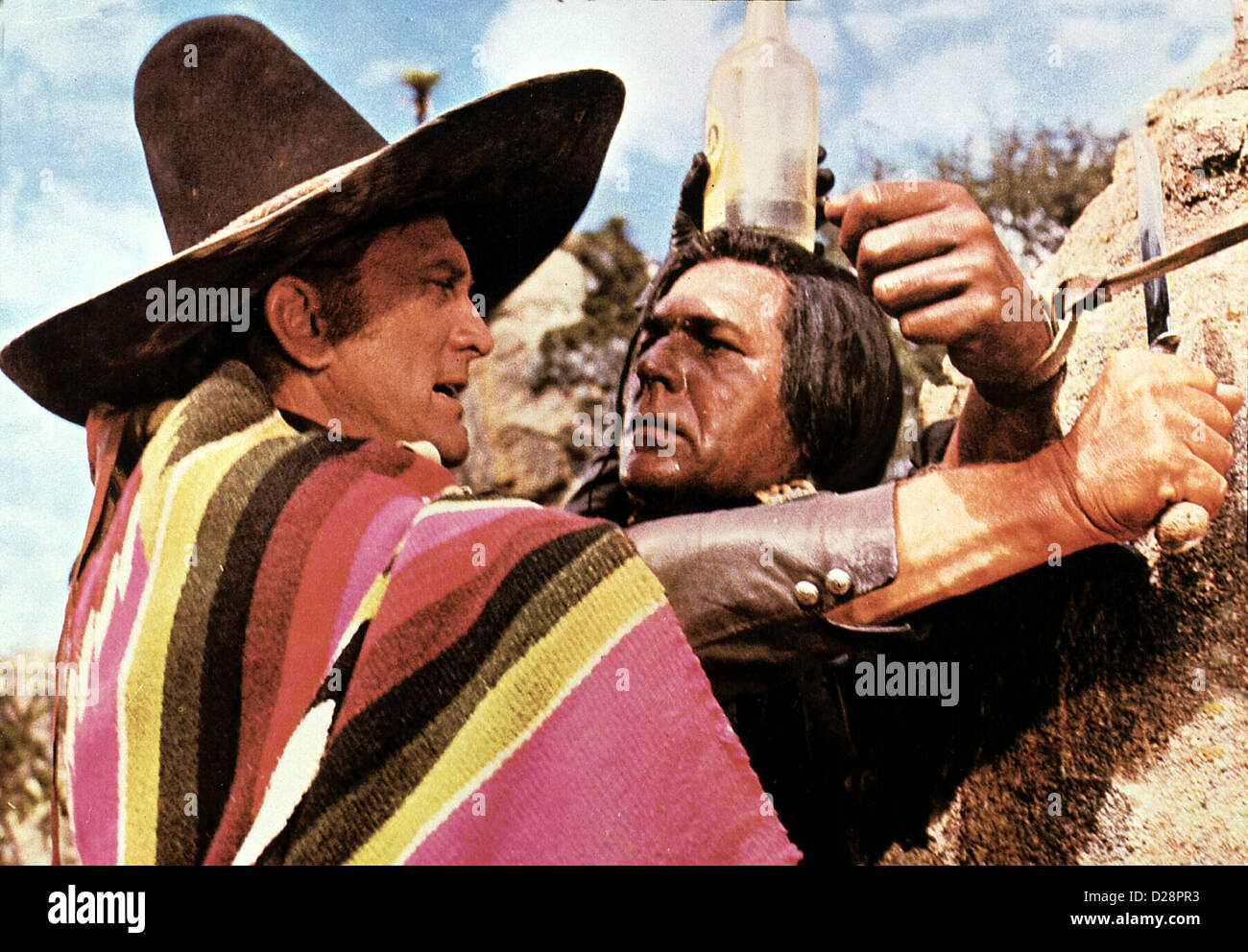 Die Gewaltigen Chariot de guerre, Kirk Douglas Lomax (Kirk Douglas,l) und die Bande werden von Indianern angegriffen. *** Les Banque D'Images