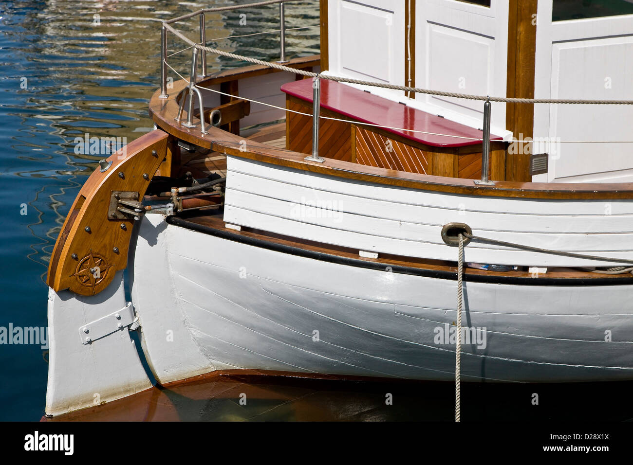 Gouvernail de bateau en bois Photo Stock - Alamy