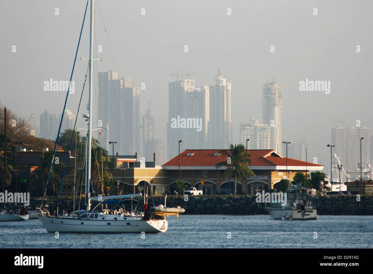 Le Panama, l'entrée au Canal de Panama, ville en arrière-plan Banque D'Images