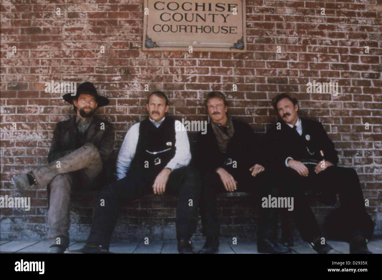 Wyatt earp - Das Leben einer Legende Wyatt Earp Sherm McMasters (Todd Allen), Wyatt Earp (Kevin Costner), Morgan Earp (Linden Banque D'Images