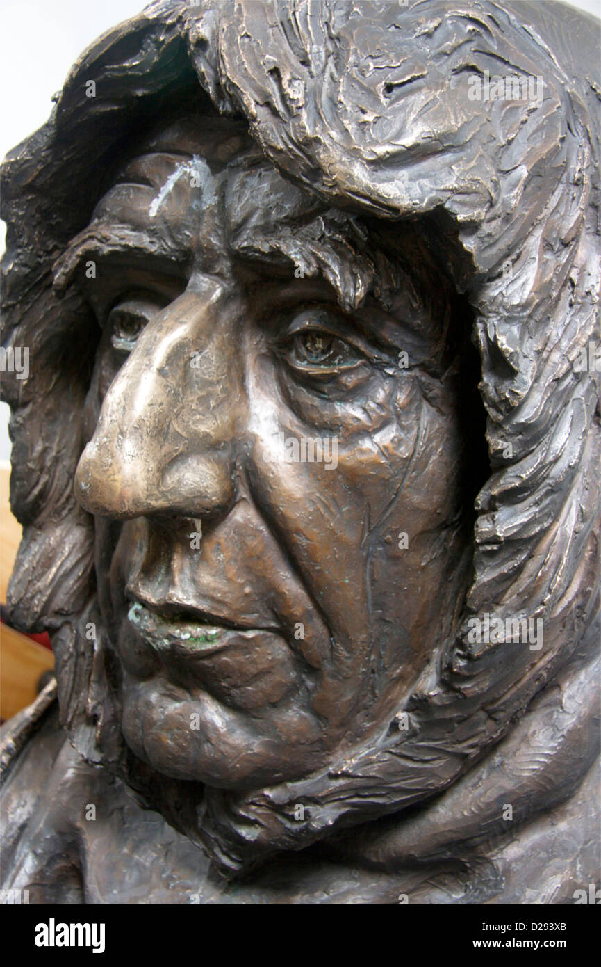 Buste en bronze de Raoul Amundsen, premier explorateur à traverser le Passage du Nord-Ouest, Gjoa Haven, au Nunavut Banque D'Images