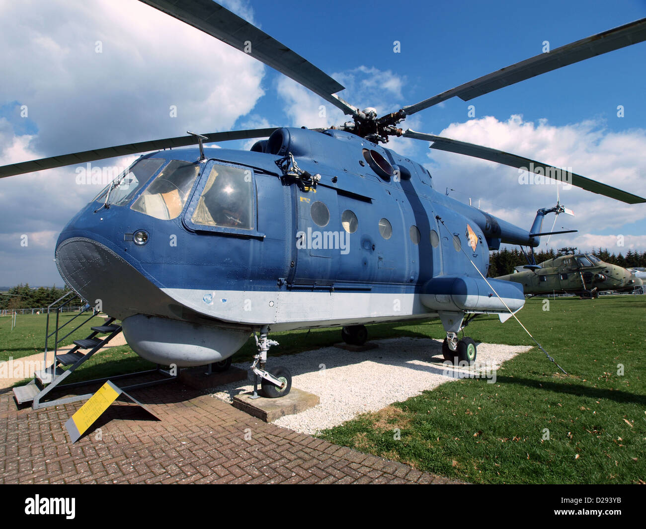 Le Mil Mi-14 PL est un hélicoptère de guerre anti-sous-marine de conception soviétique. Équipé de sonars et de systèmes de charge en profondeur, il est principalement utilisé pour les missions de patrouille maritime et de chasse sous-marine. Banque D'Images Le Mil Mi-14 PL est un hélicoptère de guerre anti-sous-marine de conception soviétique. Équipé de sonars et de systèmes de charge en profondeur, il est principalement utilisé pour les missions de patrouille maritime et de chasse sous-marine. Banque D'Images