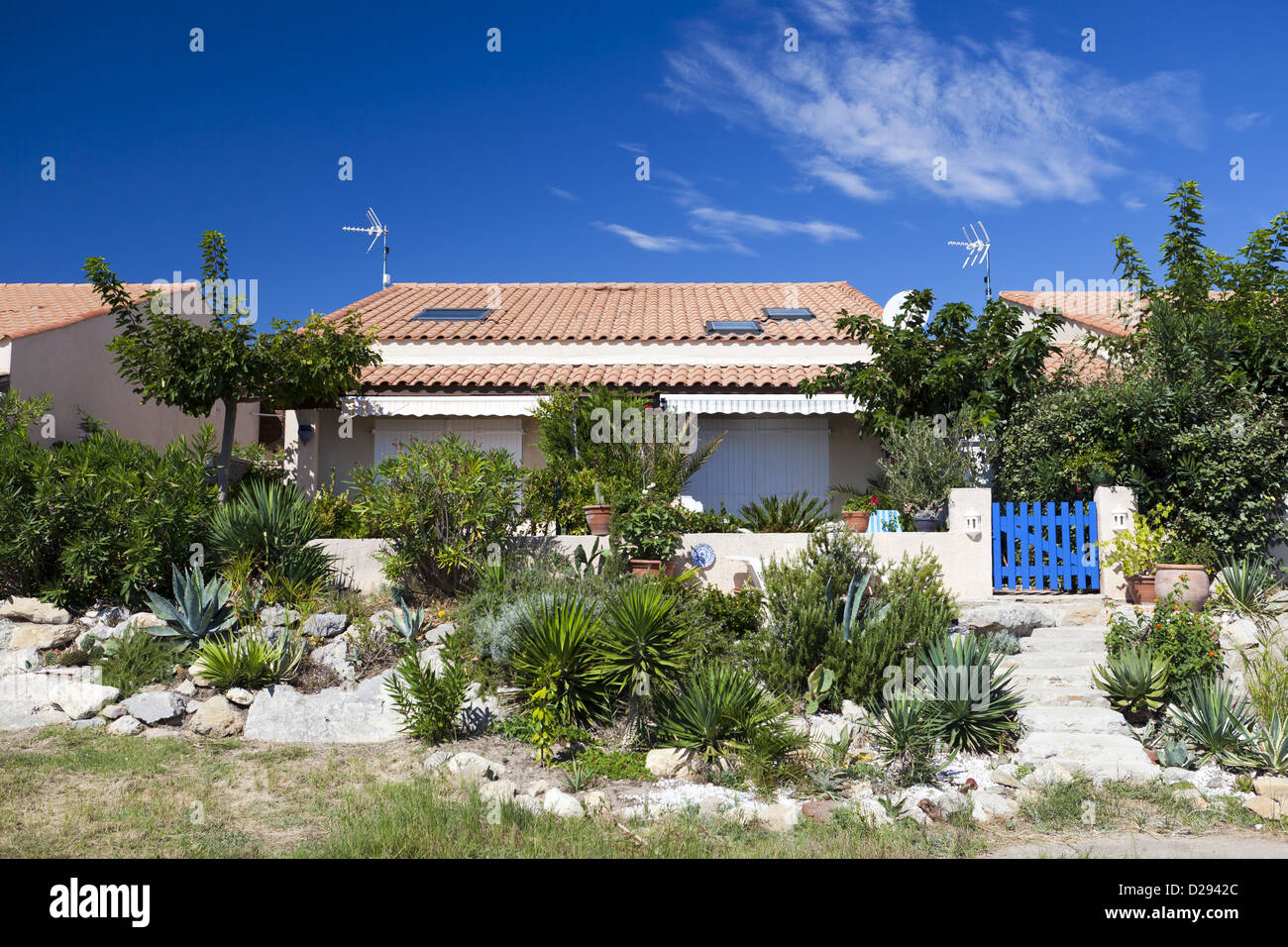 Maisons de vacances magnifiquement situé avec de magnifiques jardins paysagers, dans le sud de la France Banque D'Images