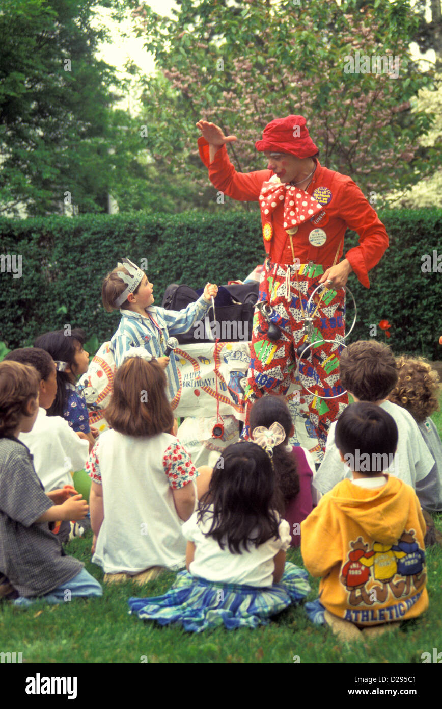 D'Anniversaire pour garçon de 5 ans, aux enfants de clown Banque D'Images