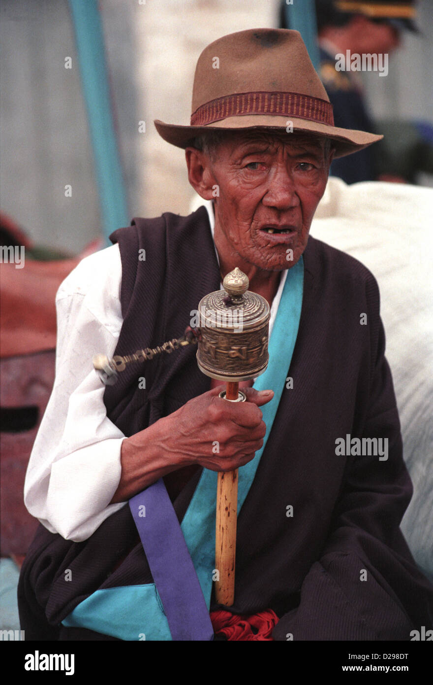 Le Tibet. L'homme religieux. La roue tourne Banque D'Images
