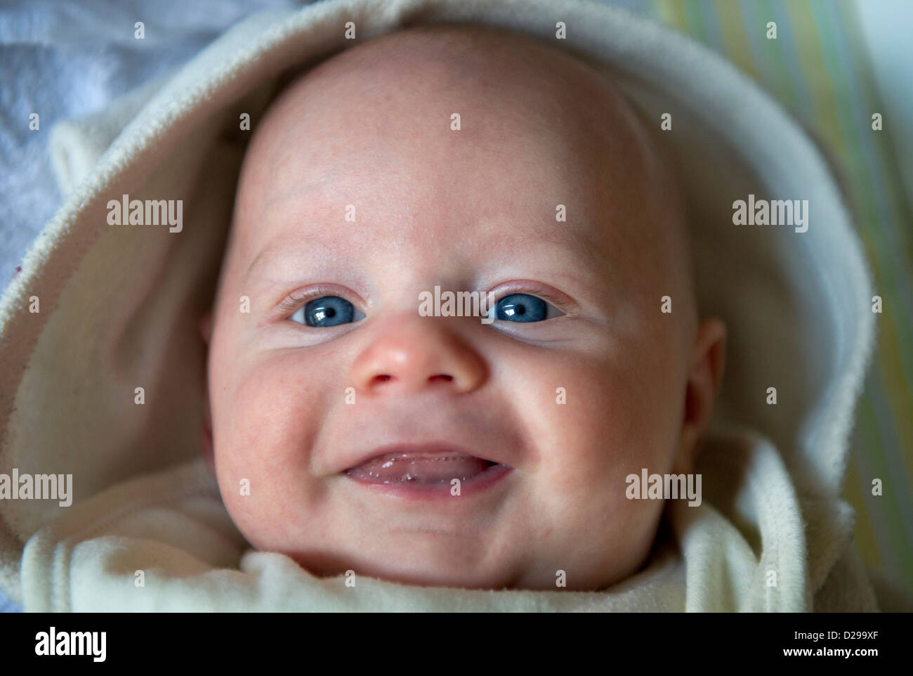 Bébé de 3 mois Banque de photographies et d’images à haute résolution Alamy