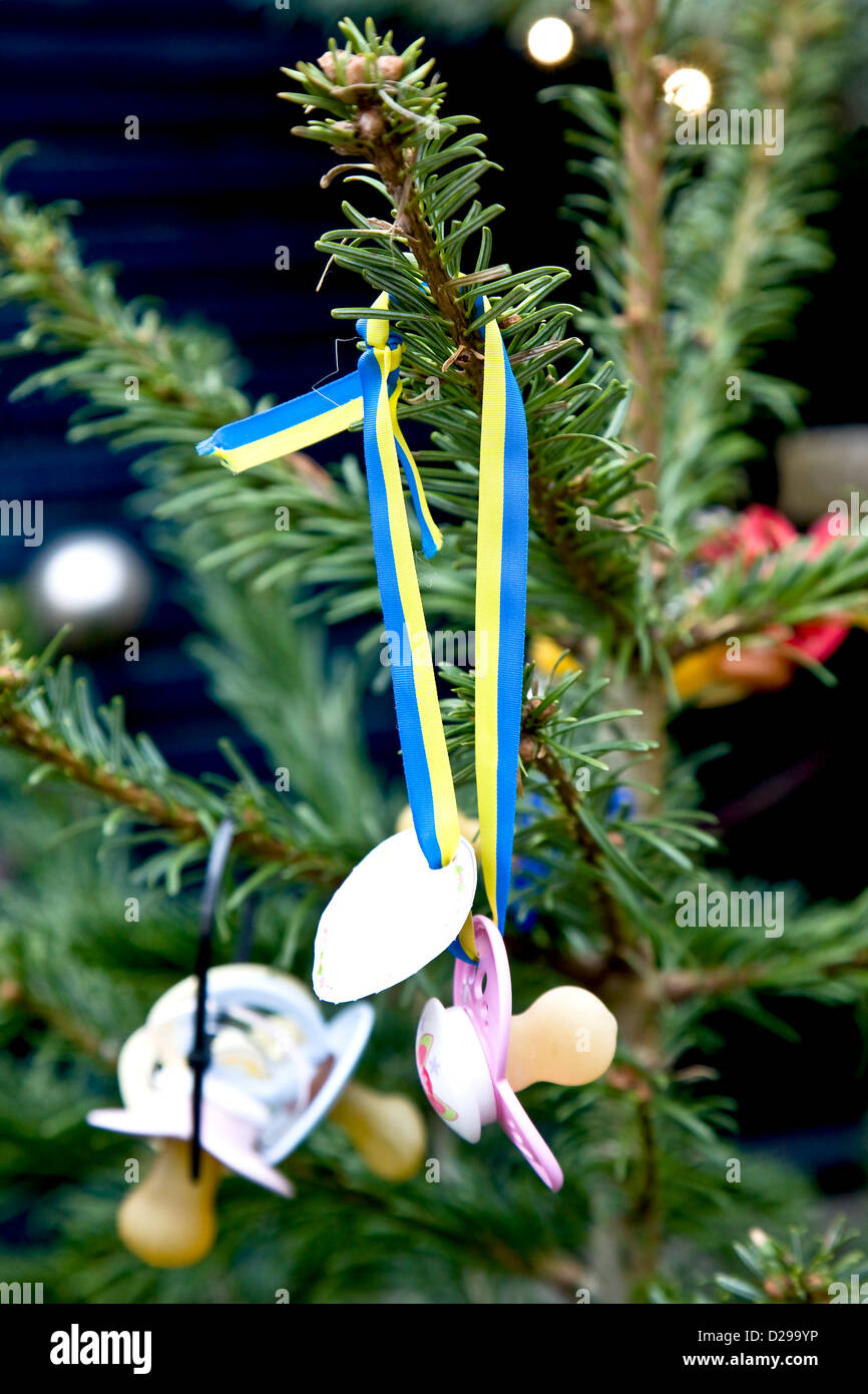 Mannequins bébé suspendu dans l'christm Banque D'Images