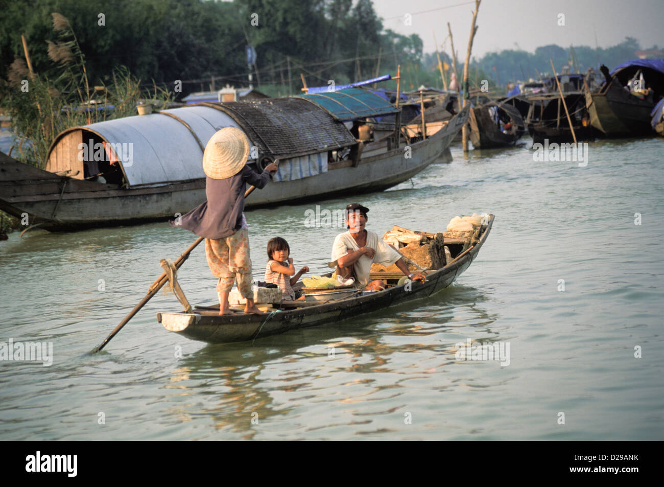 Le Vietnam. Hue. La rivière des Parfums. Sur le bateau de la famille Banque D'Images
