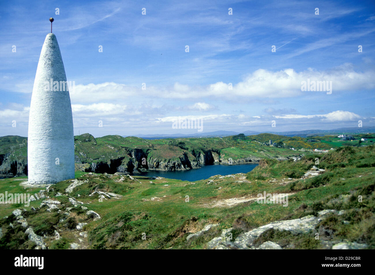 L'Irlande. Le comté de Cork. Baltimore. La tour phare et la campagne. Banque D'Images