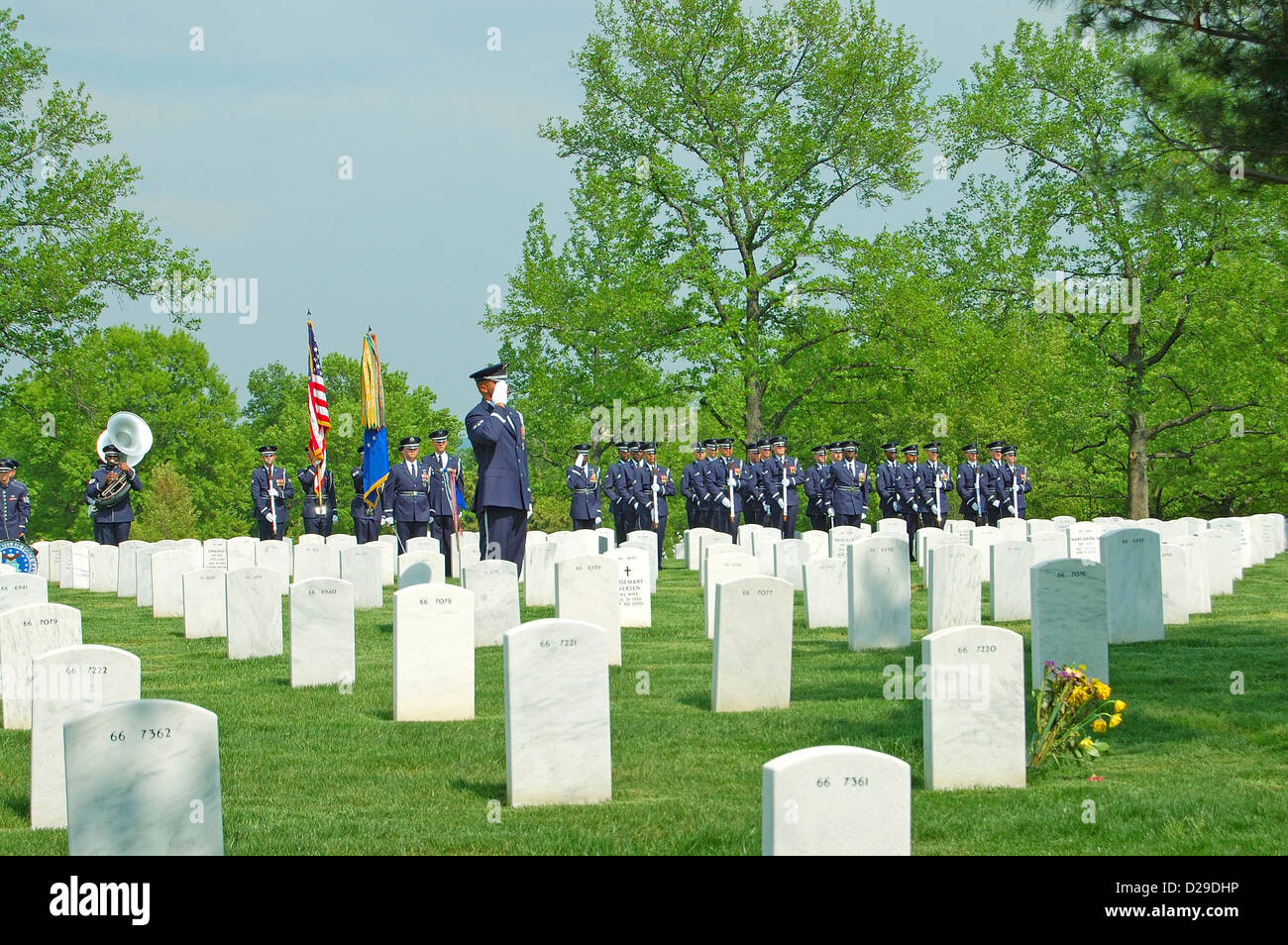 Garde d'honneur de la Force aérienne à un enterrement au cimetière d'Arlington, Virginia Banque D'Images