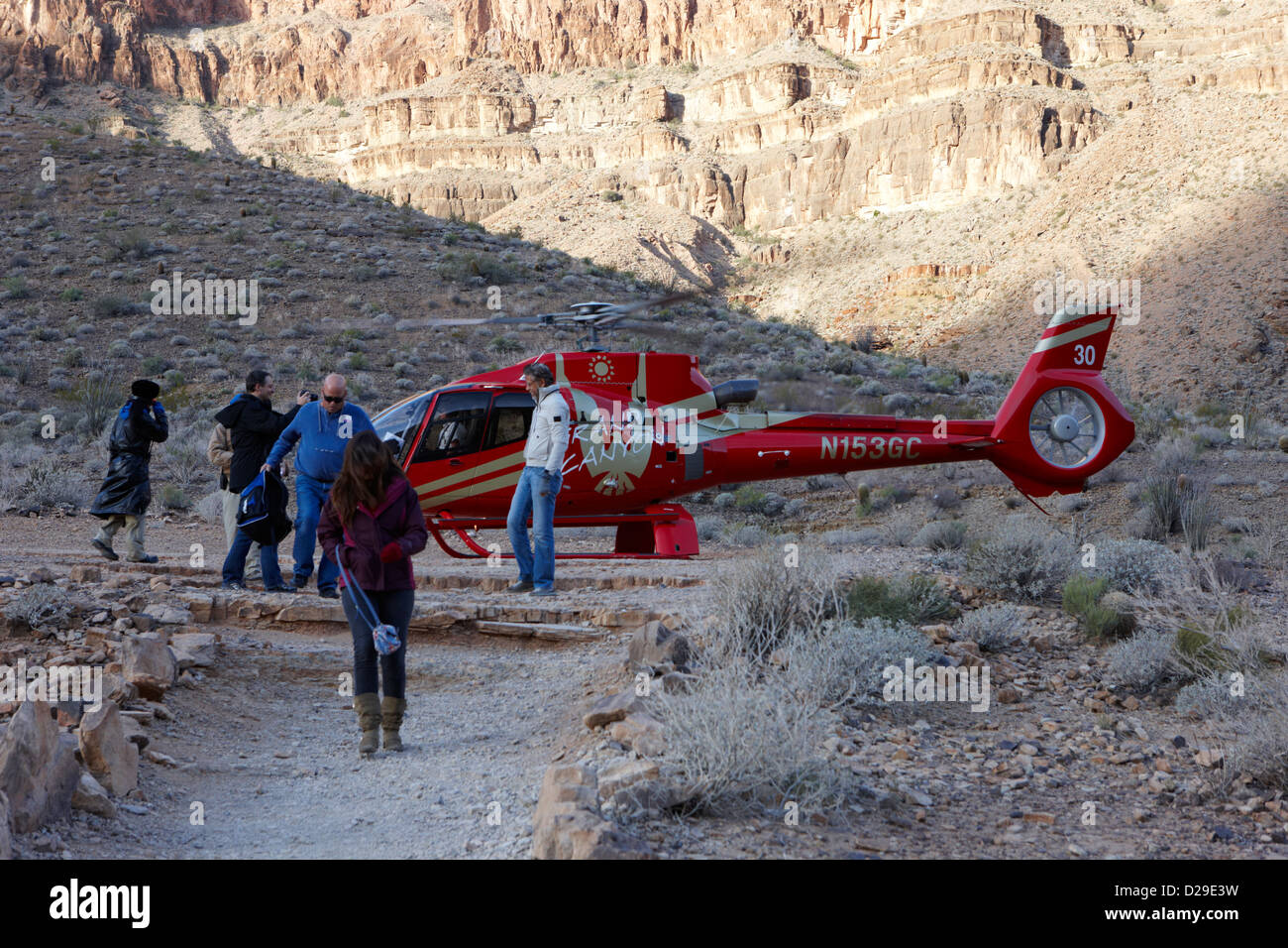 Passagers débarqués en hélicoptère a atterri sur le tampon dans le Grand canyon Arizona USA Banque D'Images