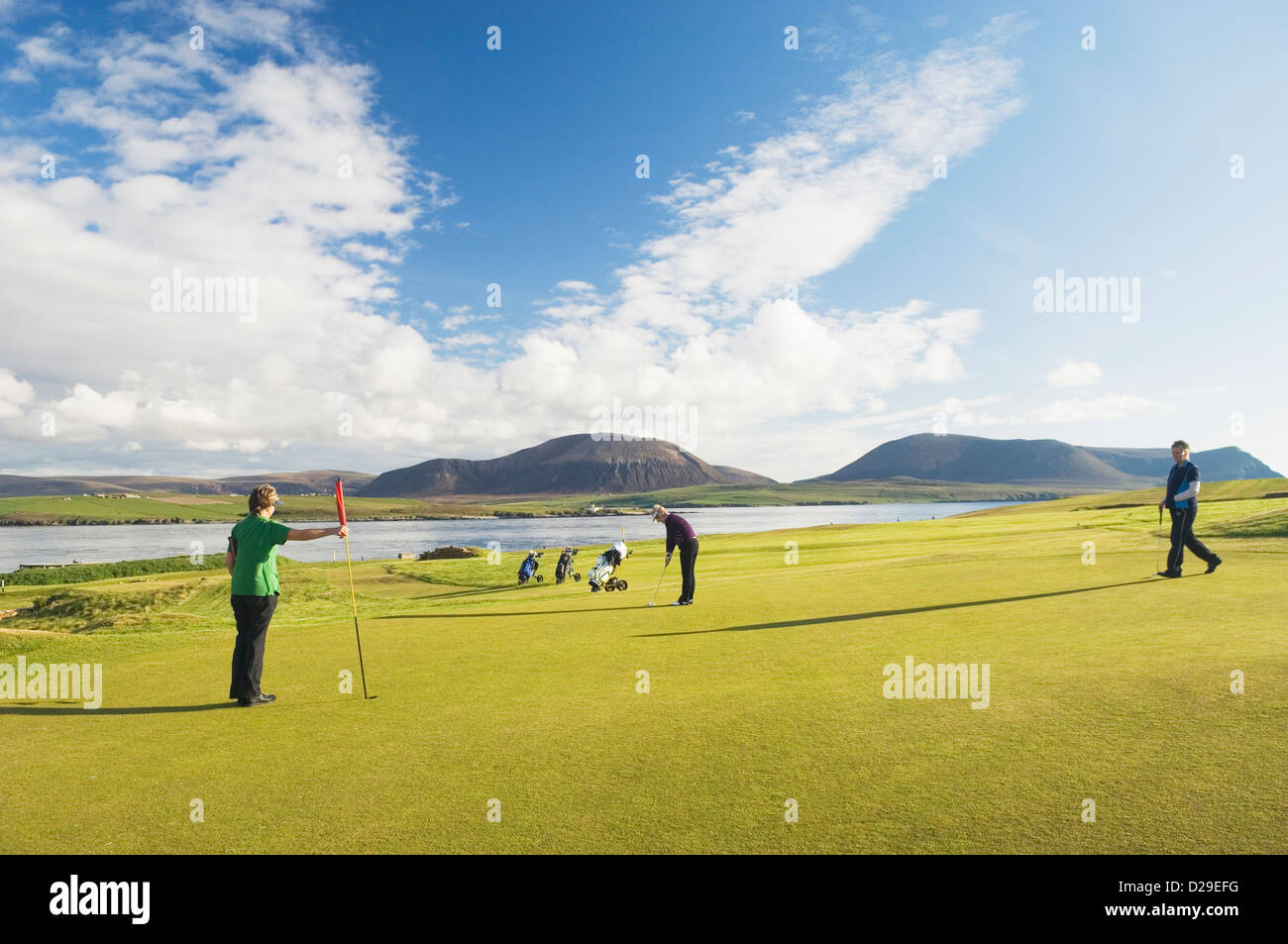 Les golfeurs sur le parcours de Golf de Stromness, Orkney Islands, en Écosse. Banque D'Images