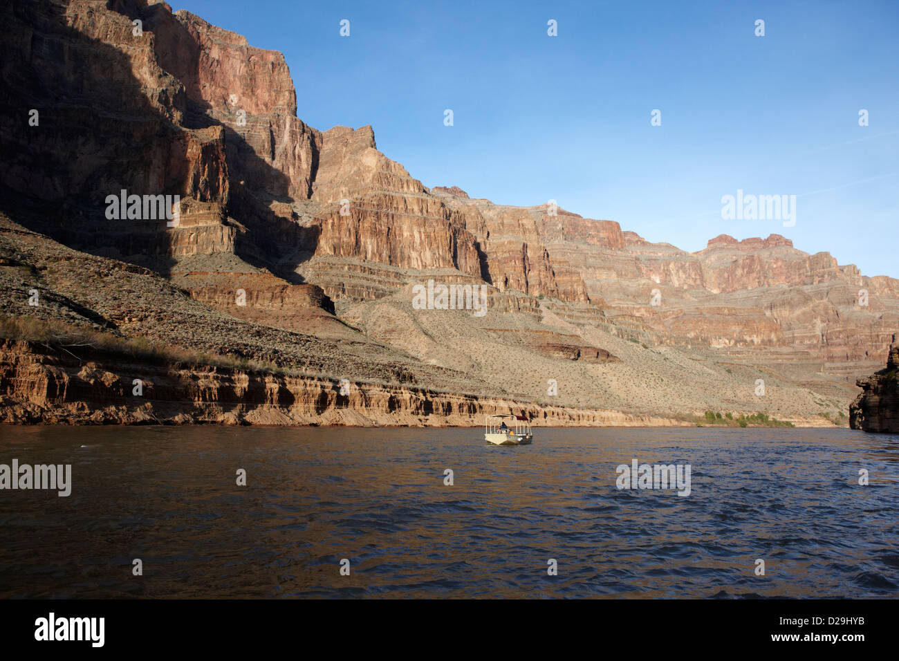 Bateau sur le fleuve Colorado fond du grand canyon Arizona USA Banque D'Images