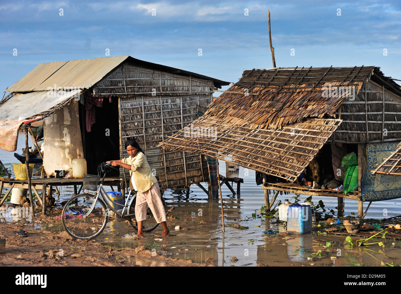 Maisons de pêcheurs sur le lac Tonle Sap, Siem Reap, Cambodge Banque D'Images