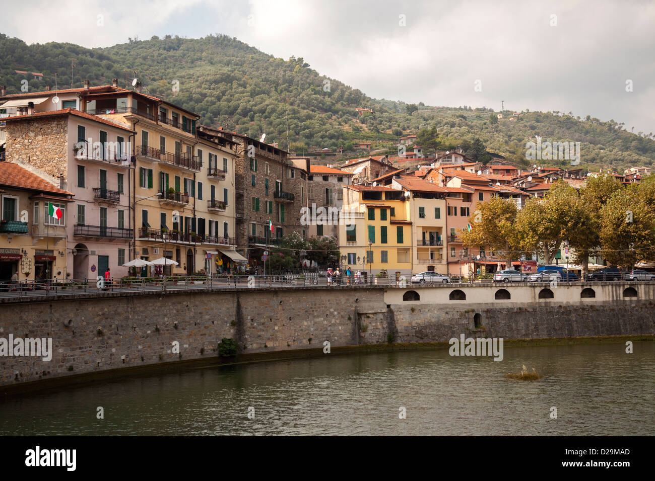 Dolceacqua, Italie Ville Historique Dolceacqua, Von Kleinstadt mit und Historischem Zentrum Banque D'Images