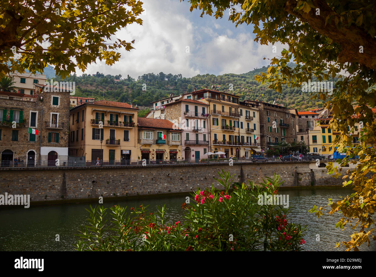 Dolceacqua, Italie Ville Historique Dolceacqua, Von Kleinstadt mit und Historischem Zentrum Banque D'Images