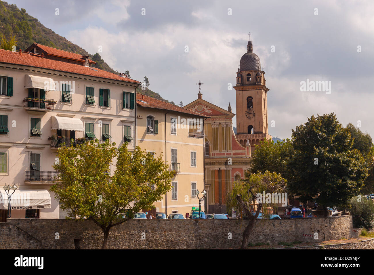 Dolceacqua, Italie Ville Historique Dolceacqua, Von Kleinstadt mit und Historischem Zentrum Banque D'Images