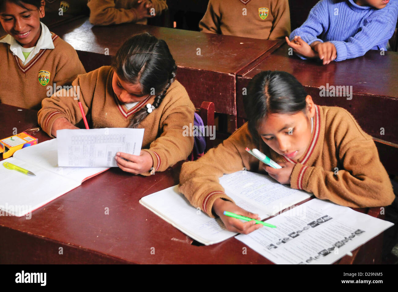 Les élèves de l'école intermédiaire, Urubamba, Pérou Banque D'Images