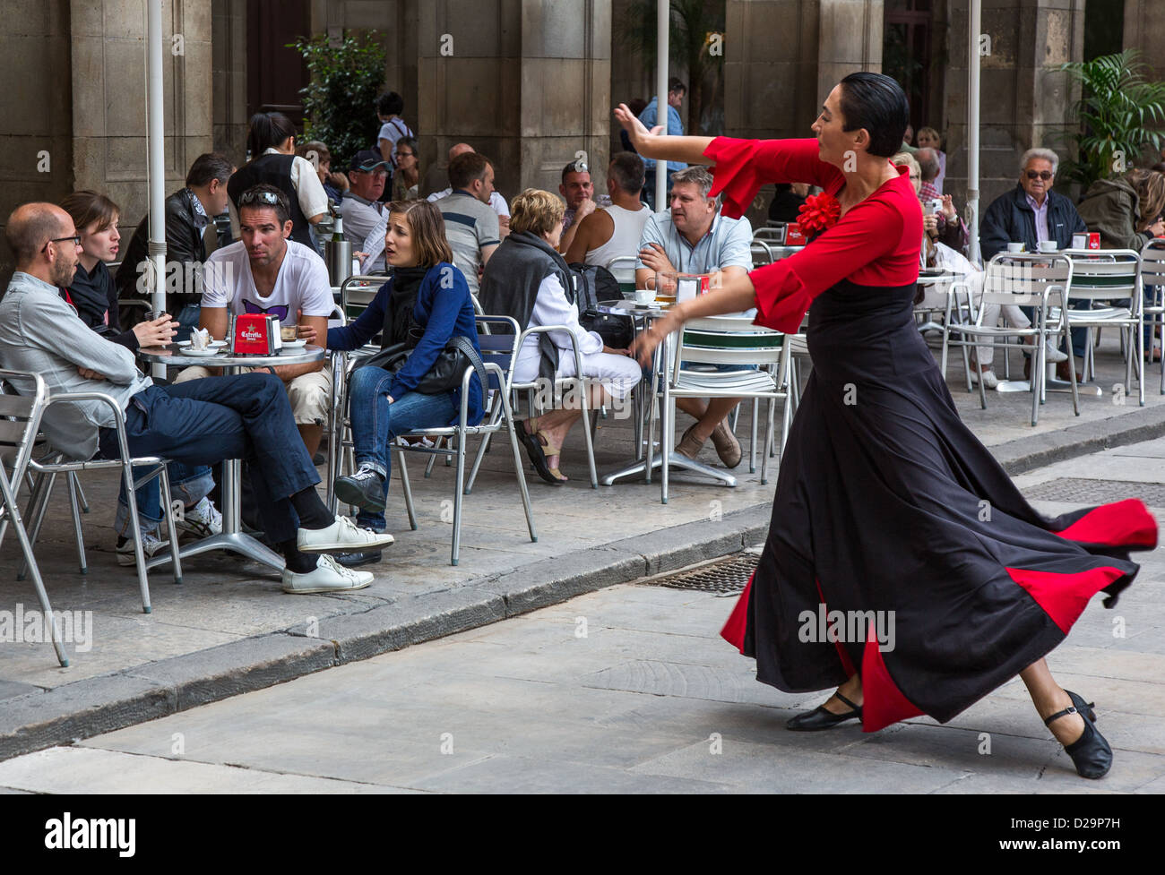 Espagne, Barcelone, une danseuse de flamenco dans la Rambla Banque D'Images