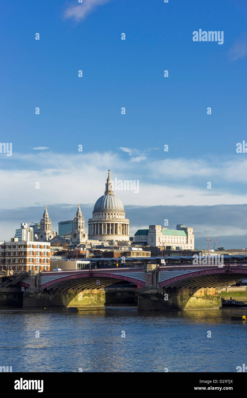 Tamise avec pont Blackfriars et cathédrale St Pauls, Londres, Royaume-Uni Banque D'Images