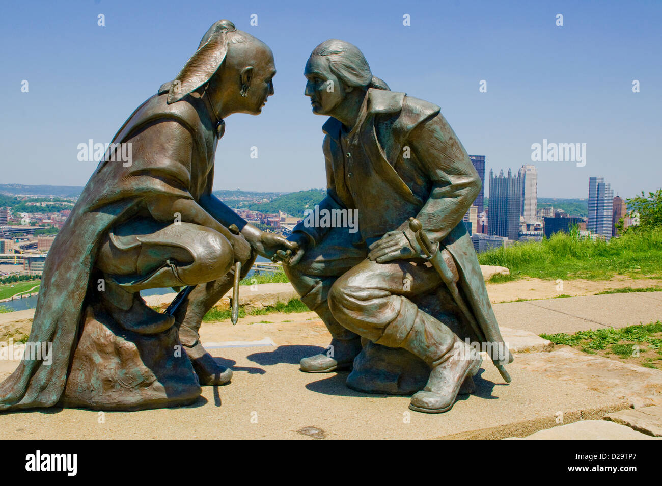 Pittsburgh, Pennsylvanie, rivière Alleghany, figures de bronze, George Washington et Seneca Chef Guyasuta Banque D'Images