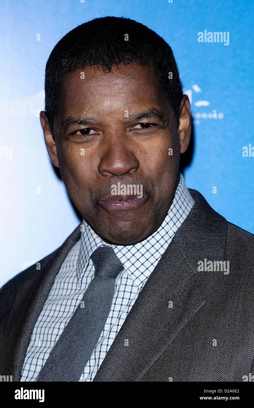 Londres, Royaume-Uni. 17 janvier 2013. Denzel Washington assiste à l'envol - UK Création le 17/01/2013 à l'Empire Leicester Square, Londres. Les personnes sur la photo : Denzel Washington. Photo par Julie Edwards/ Alamy Live News Banque D'Images