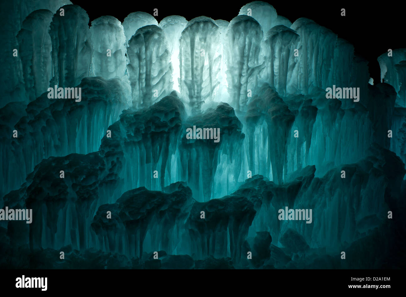 Murs de la tour de glace de rétro éclairage LED de couleur aigue-marine Banque D'Images