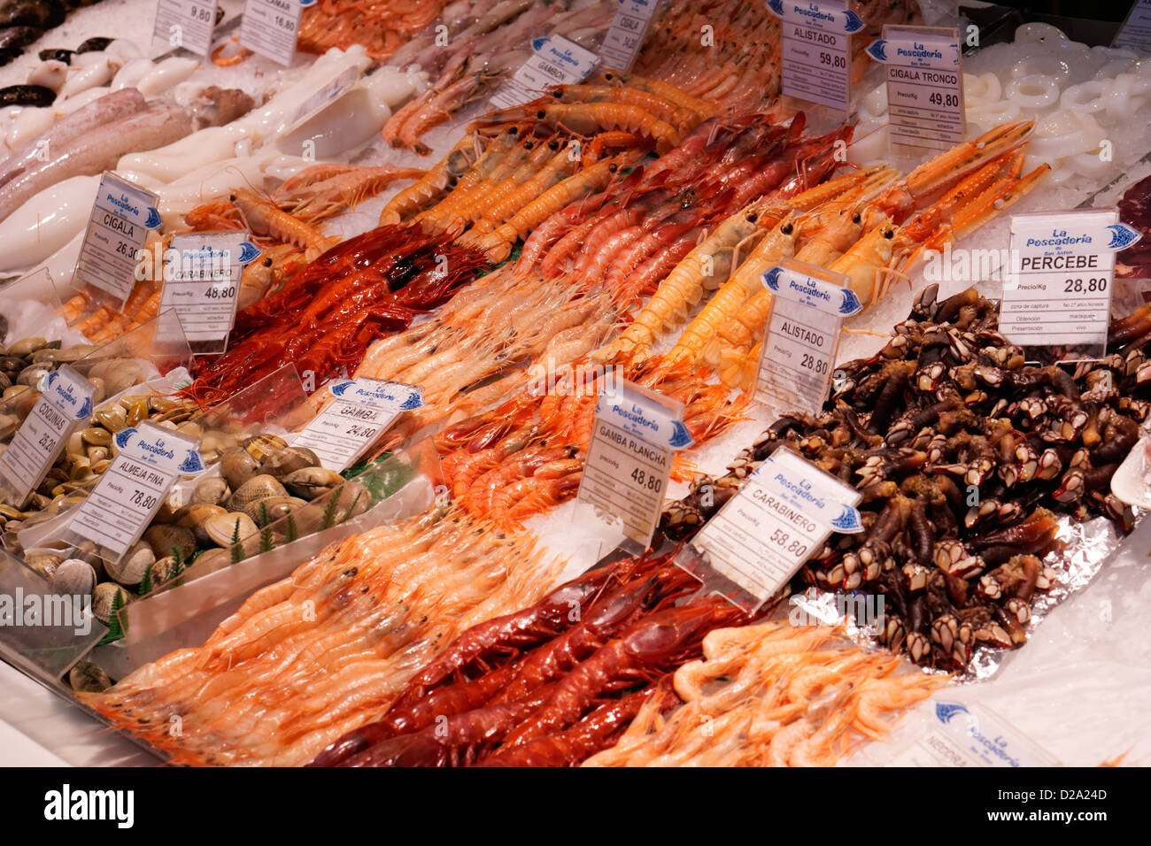 Fruits de mer crevettes marché madrid espagne langoustines percebes gamba cigala Mercado San Anton Banque D'Images